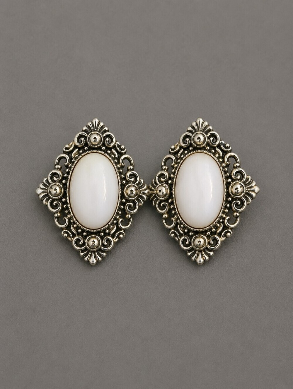 3/$30 VTG Edwardian Pearlesque Bridal Formal Colonial Acrylic Earrings